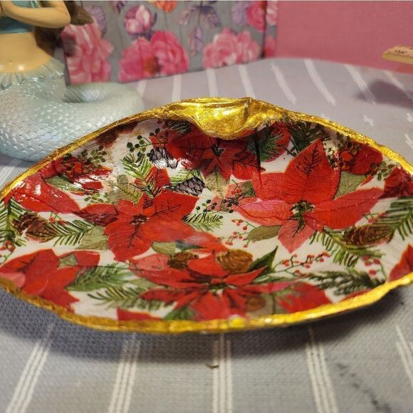 DECOUPAGE CLAM SHELL DECOUPAGE CHRISTMAS POINSETTIA ON A CLAM SHELL TRINKET DISH - Picture 6 of 10